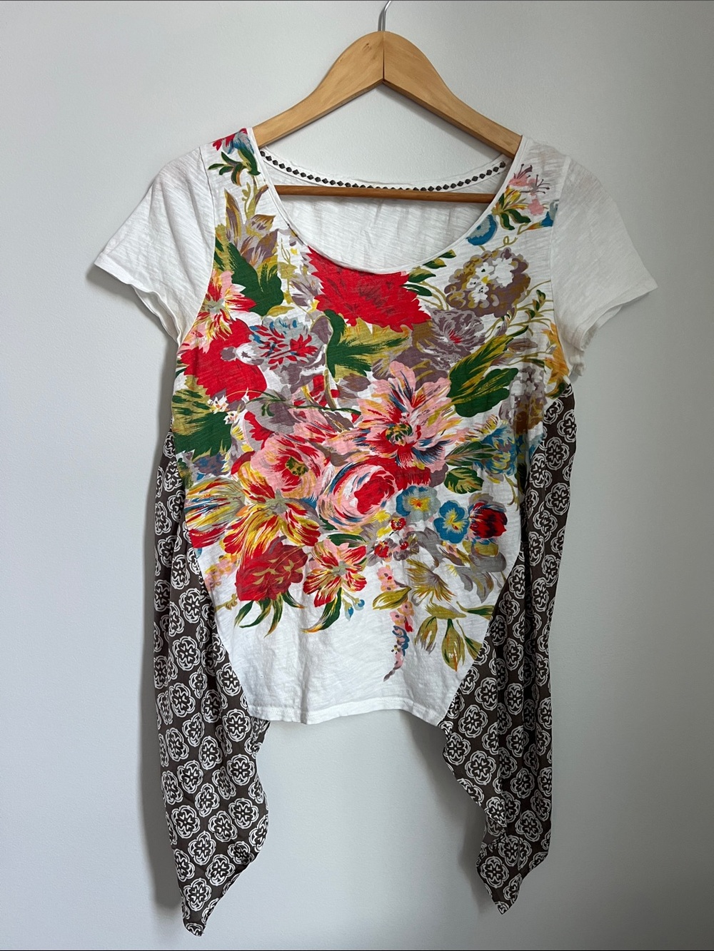Little Yellow Button | Anthropologie Floral Scoop Neck Short Sleeve Top Medium
